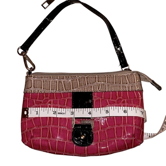 Vintage Guess Wristlet, Pink Exterior is excellent - Picture 5 of 13